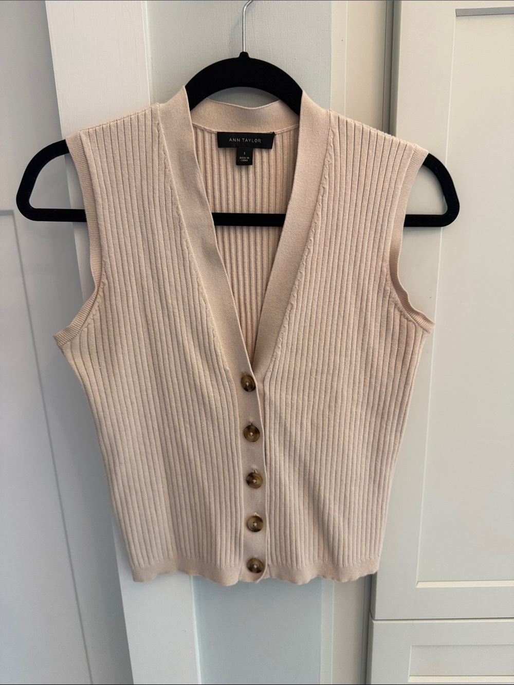 Ann Taylor Sleeveless Ribbed V-Neck Button Front Top - Beige